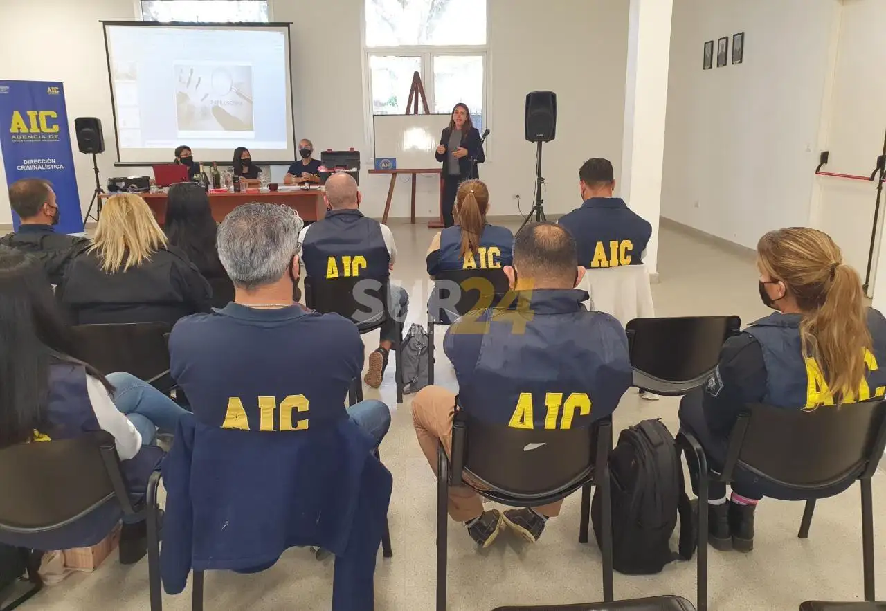 Capacitación sobre levantamiento de huellas para peritos de Venado Tuerto, Melincué y Rufino