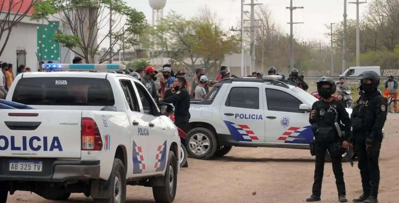 Brutal ataque: una mujer escapó con un cuchillo clavado en la espalda