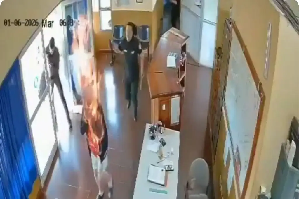 La mujer se prendió fuego frente a los policía