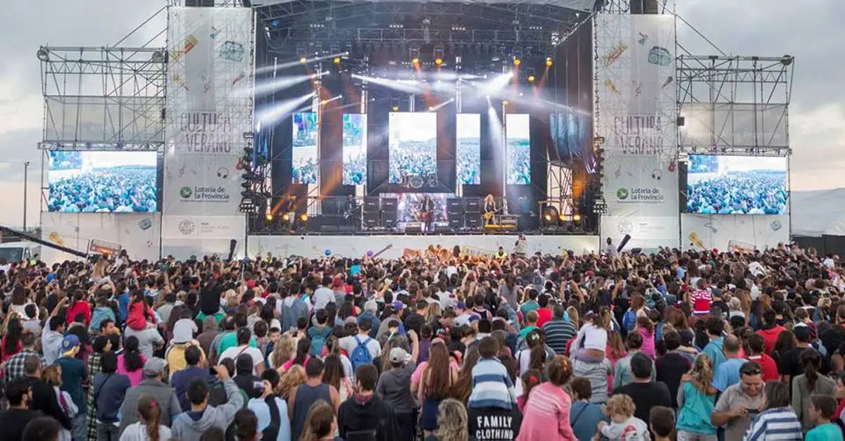 La gobernadora presentó espectáculos artísticos para el verano en la ciudad