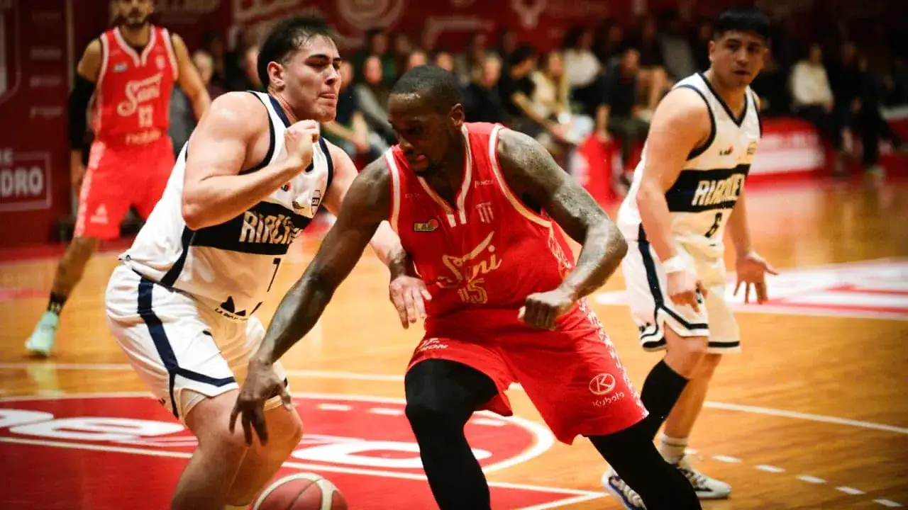 San Isidro arrancó con una victoria ante Riachuelo