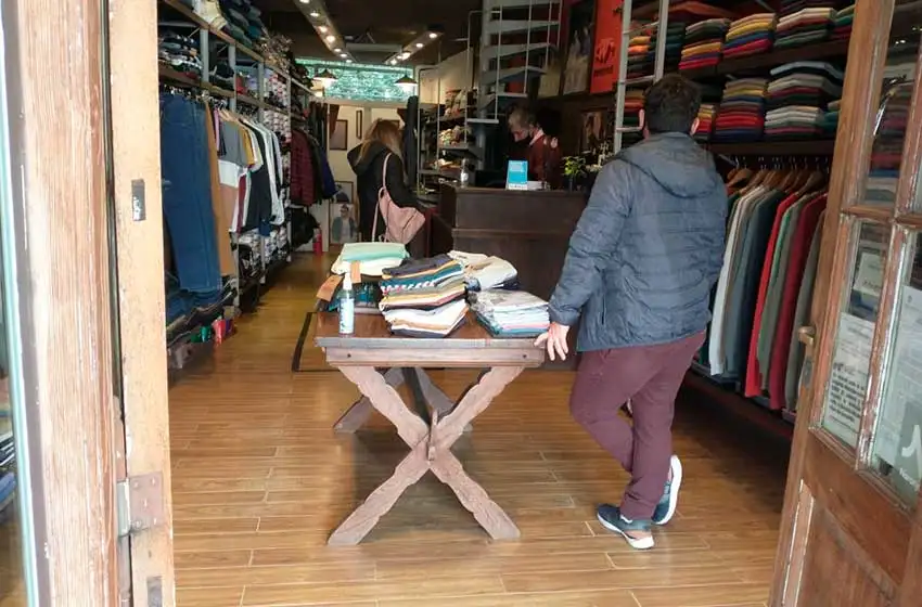 Primer feriado con actividad tras la reapertura de comercios: "Es un gran alivio"