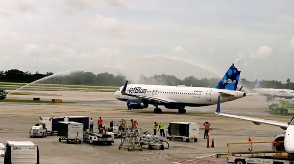  Se realizó el primer vuelo comercial entre Estados Unidos y Cuba