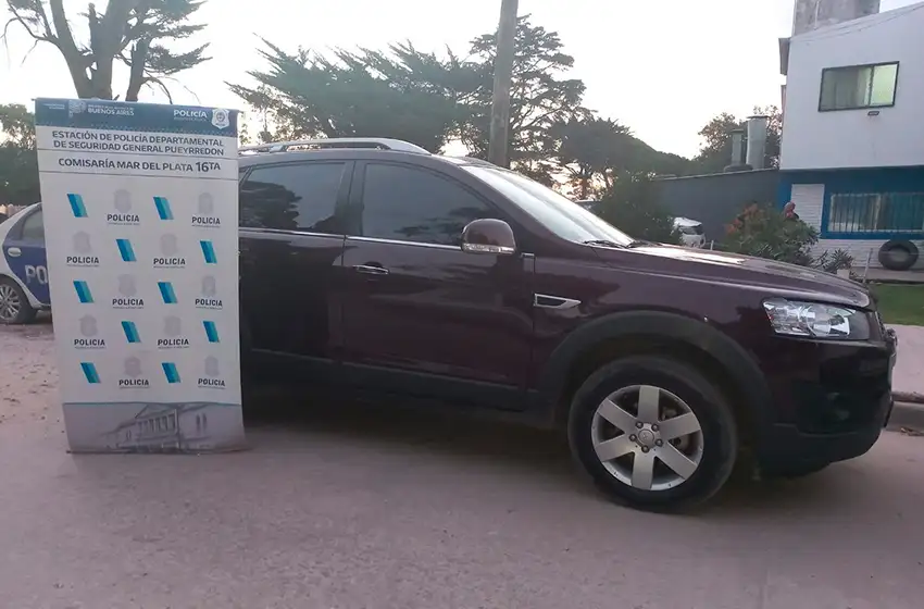 Circulaba con una camioneta "melliza"