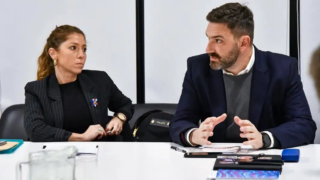 La diputada Sofía Galnares lideró el encuentro al que asistió el ministro Enrique Estévez.
