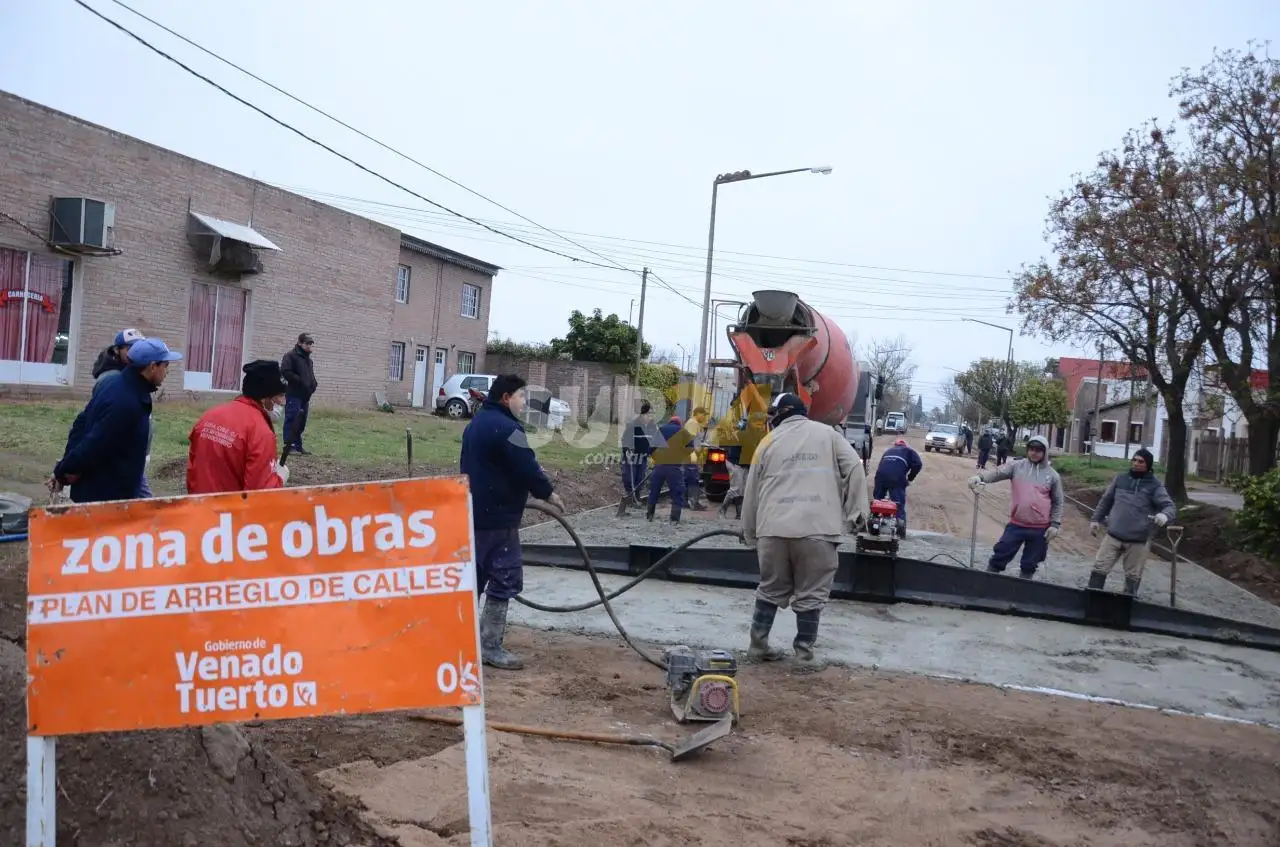 Municipalidad trabaja en preparación de suelo para nueva pavimentación