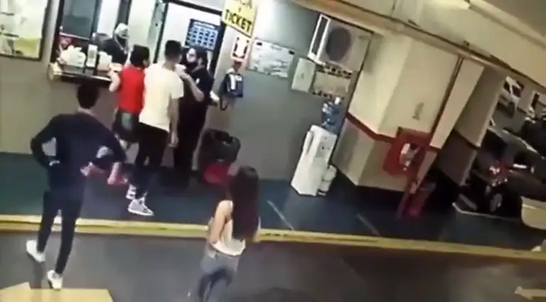 Corrientes: buscan al adolescente que golpeó a un playero en Buenos Aires