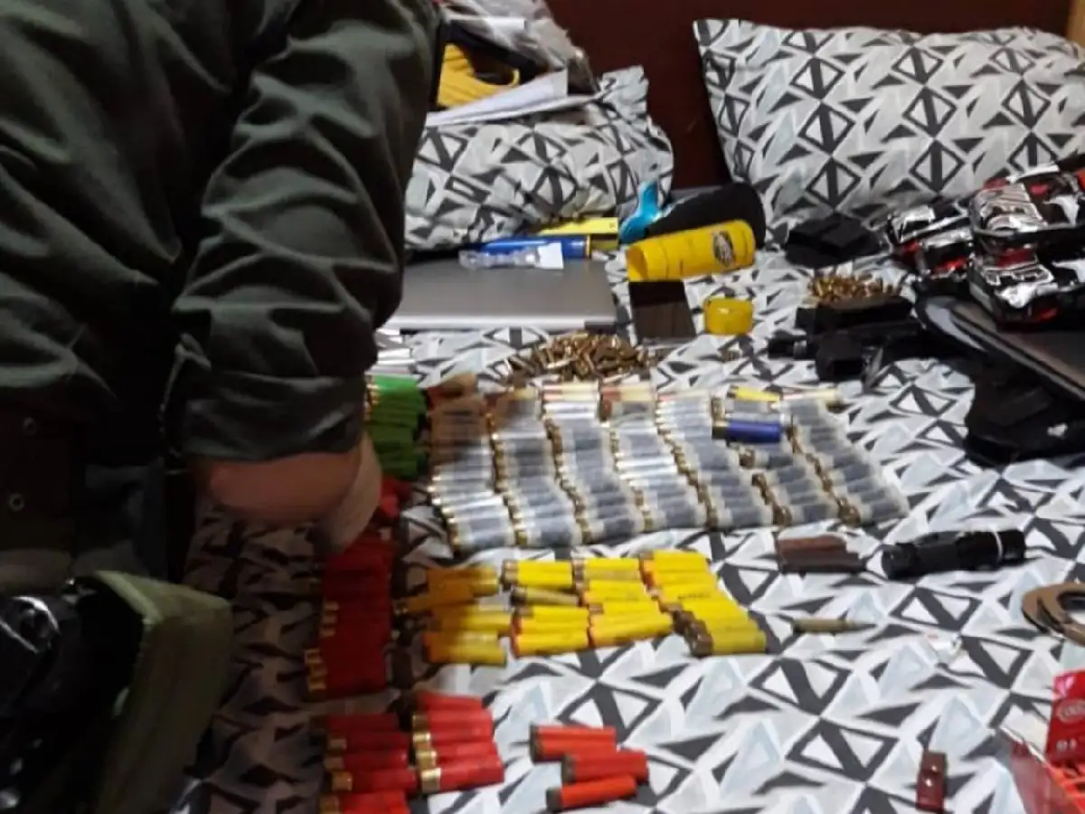 Santa Fe: 24 policías detenidos acusados de graves delitos