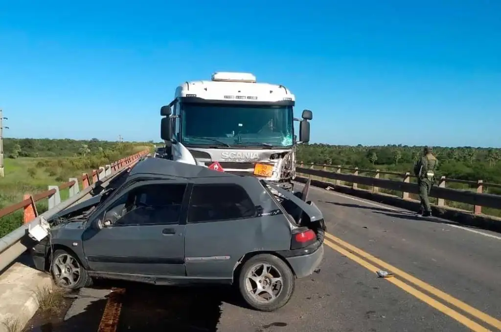 Choque en ruta 11, al sur de Reconquista: un auto colisionó con un camión y murieron dos mujeres