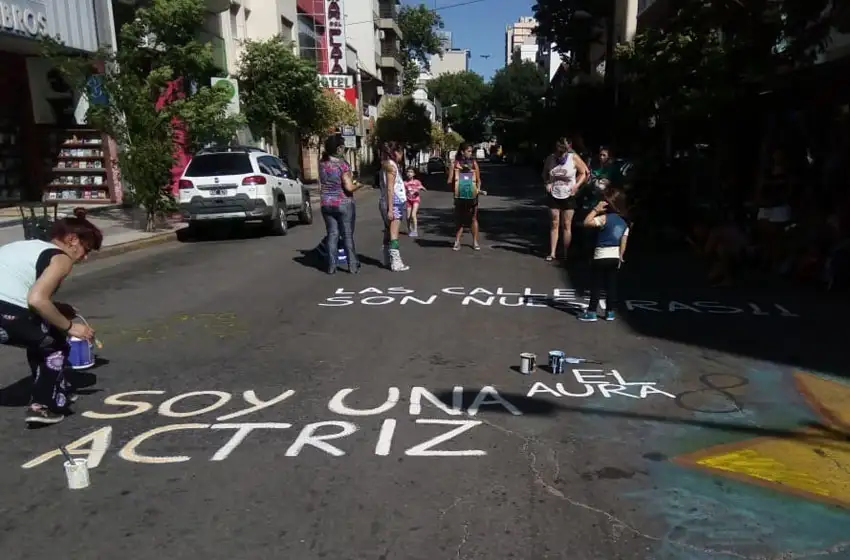 Un festival y una bicicleta blanca en homenaje a Nía