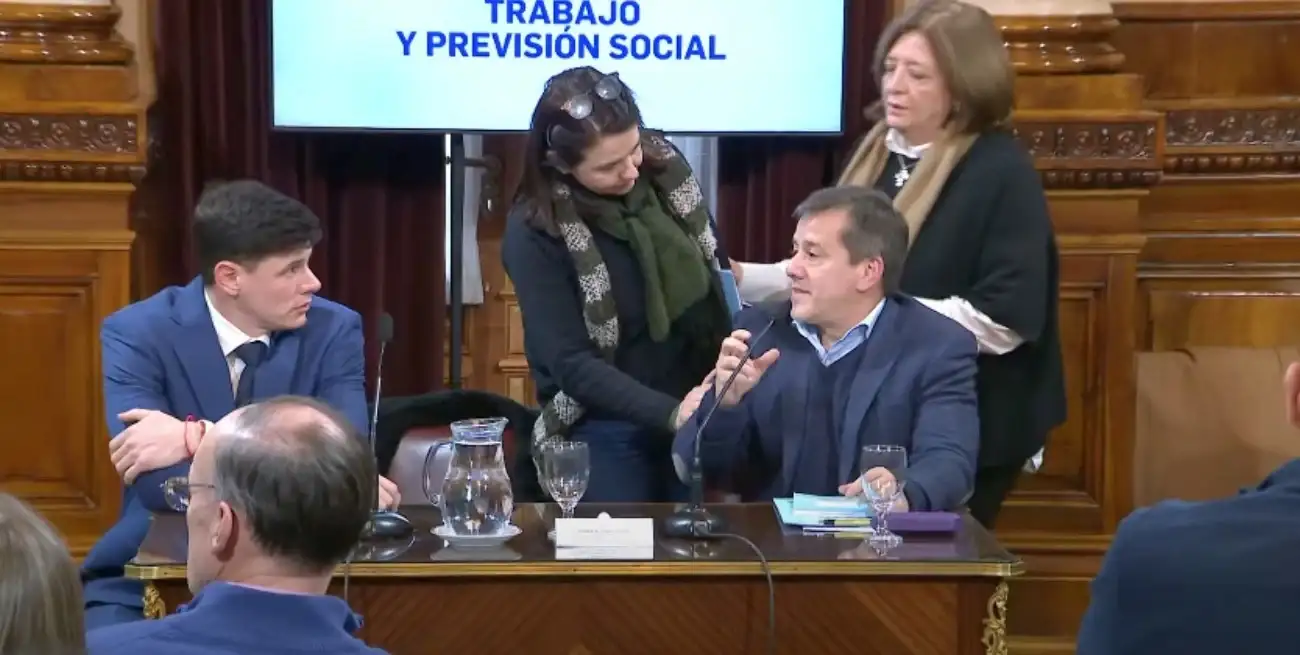 La firma de dictámenes abrió una fuerte polémica en el Senado sobre el reglamento parlamentario de cara a una eventual sesión la próxima semana.