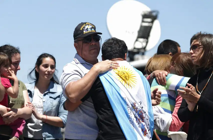 Cientos de marplatenses apoyaron a los familiares de los tripulantes