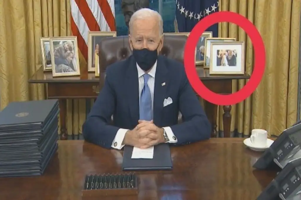 Biden se deja fotografiar en la Oficina Oval con un argentino a sus espaldas