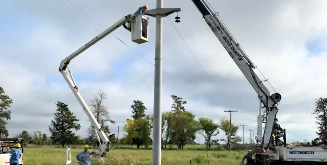 En las facturas de la EPE, desde 2014 se suma una tasa que paga la totalidad de los usuarios para mejoras en el servicio eléctrico en los campos del interior, en especial del norte provincial. Crédito: Archivo El Litoral.