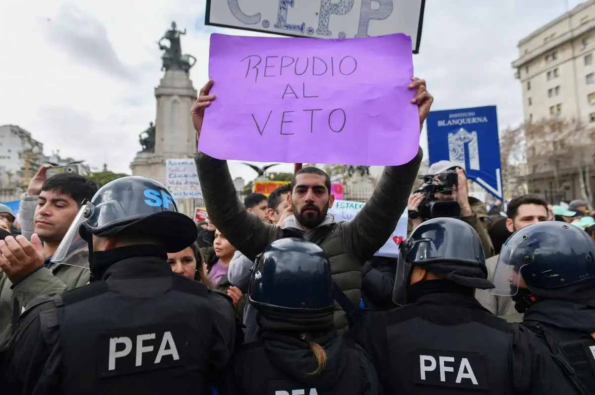 La marcha contra el ajuste en discapacidad terminó en incidentes con la Policía