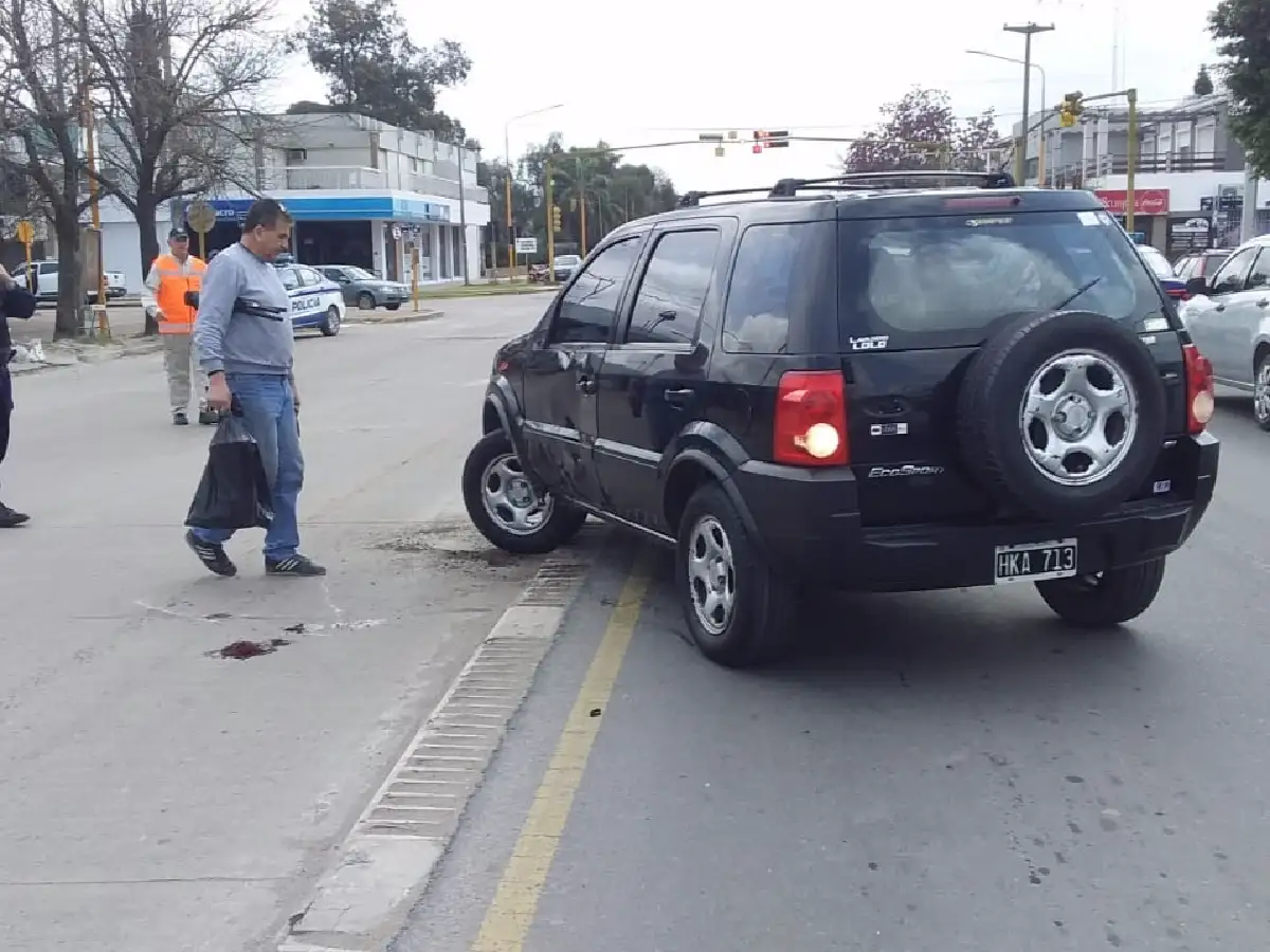 Sacó la moto de un taller, sufrió un accidente y terminó en el Hospital