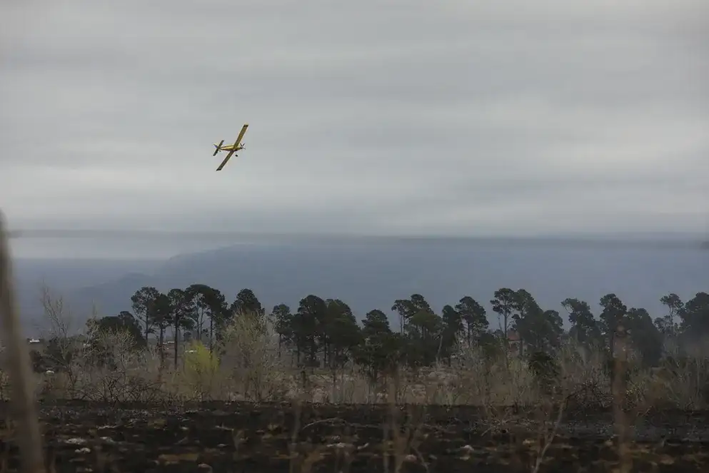 Los dos focos de incendios desatados durante la tarde del sábado fueron contenidos cerca de las 21.