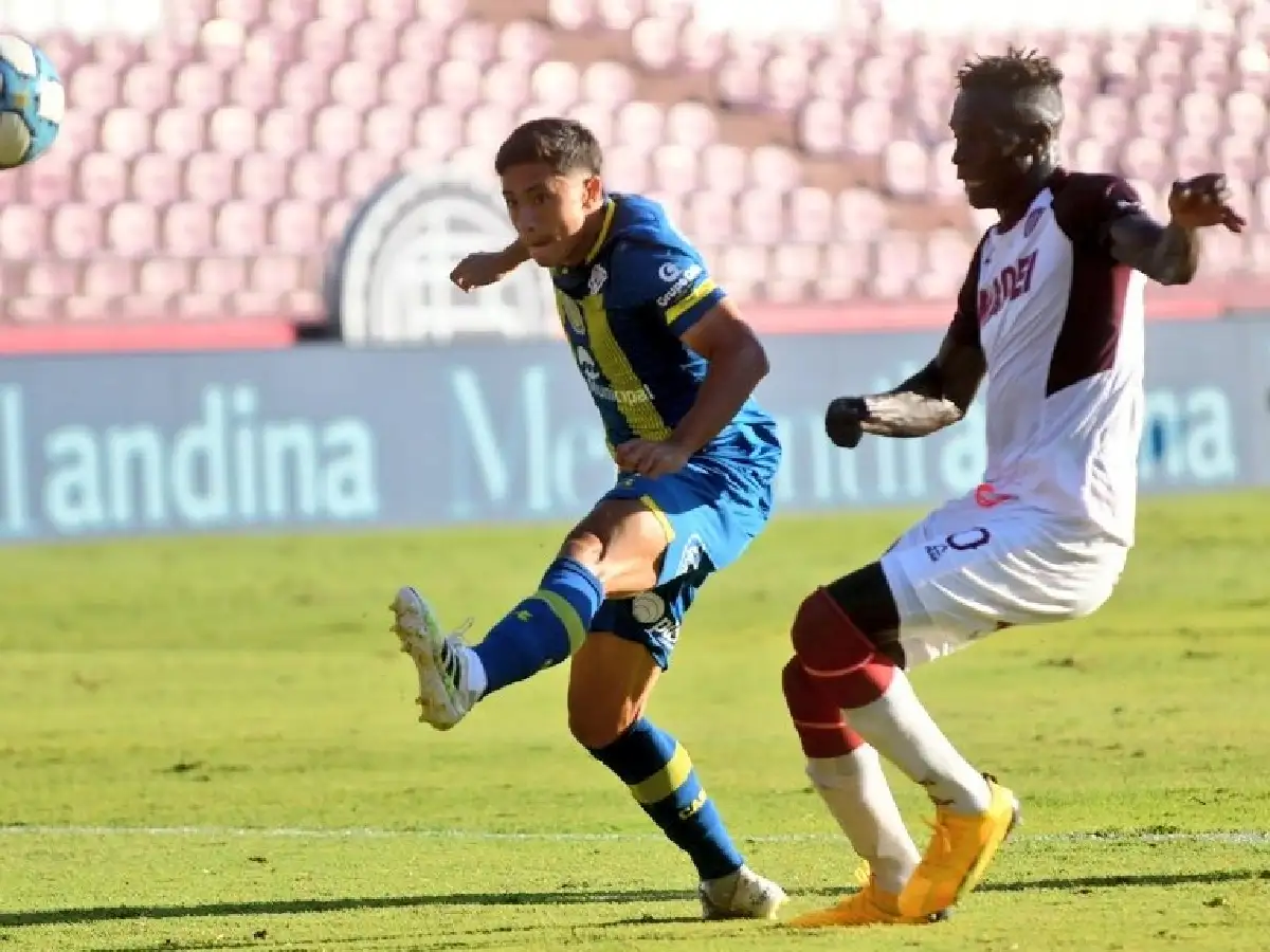 Lautaro Giaccone debutó en Central, que cayó ante Lanús 