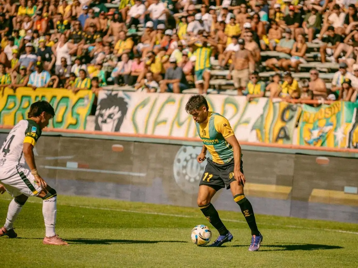 Aldosivi inauguró el Apertura en el Minella.