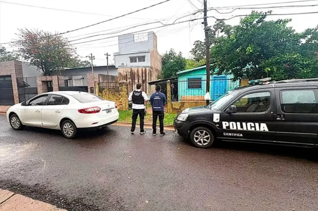 Las autoridades fuera del lugar de los hechos. (Foto: Gentilezas)