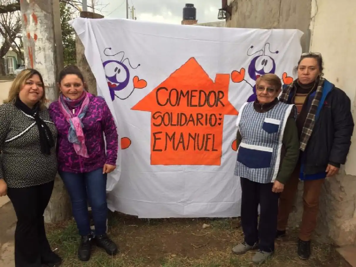 El comedor Emmanuel agasaja a las mamás y junta fondos