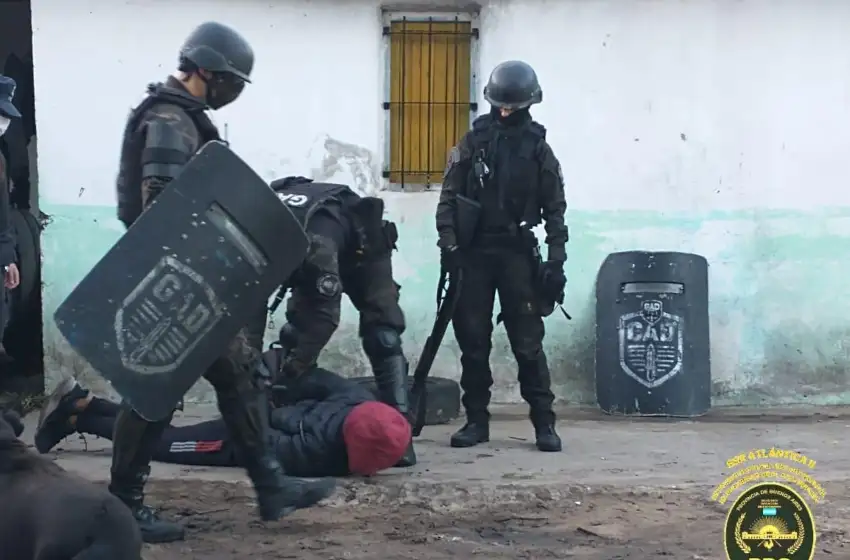 Cayó el miembro de una banda que robó planchitas de pelo en dos entraderas