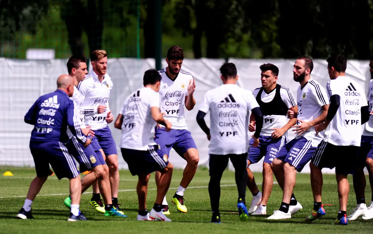 Sampaoli piensa en dos históricos para el mediocampo
