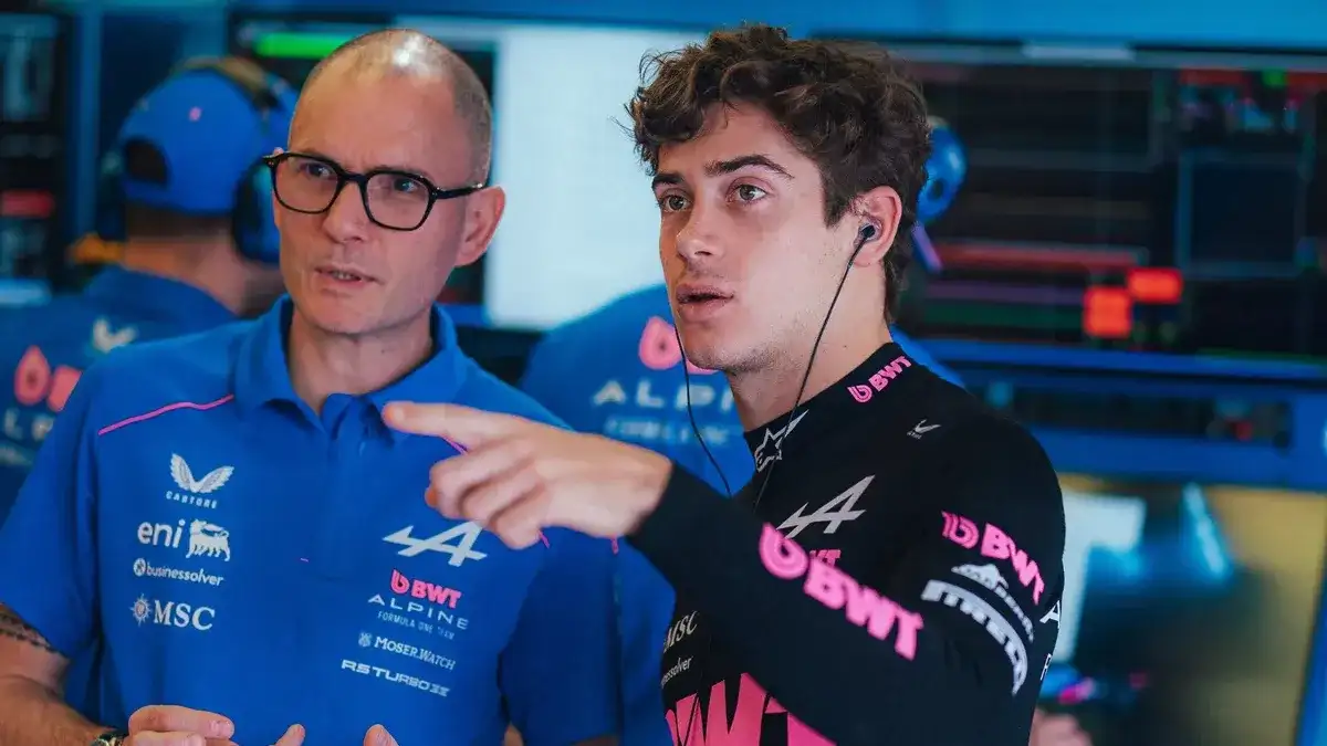 Franco Colapinto con su ingeniero