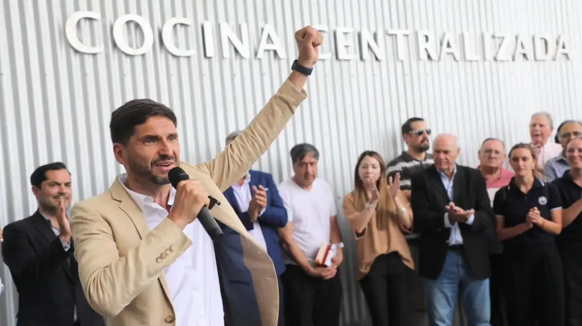 “El año que viene vamos a invertir, aproximadamente, 1.500 millones de dólares” en obra pública, precisó Pullaro.