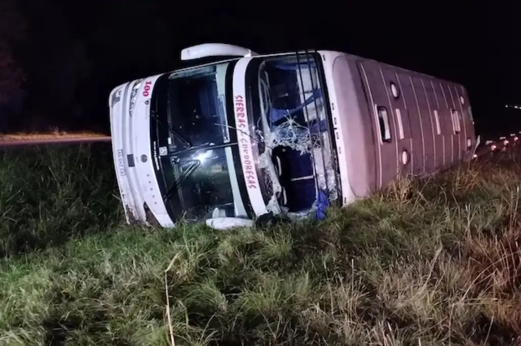 “Volcó solo, quedó entremedio de las dos vías”
