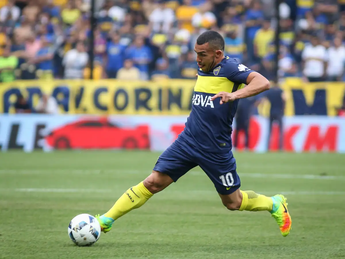 Boca, con la vuelta de Tevez, recibe a Colón
