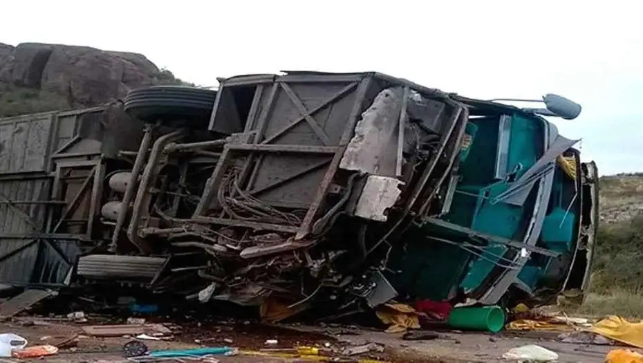 Confirman 15 muertos tras el vuelco del micro en Mendoza