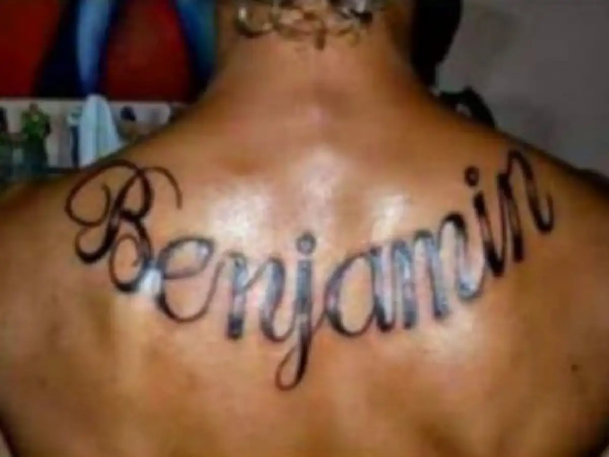 Se tatuó el nombre de su bebé y después descubrió que no era su hijo