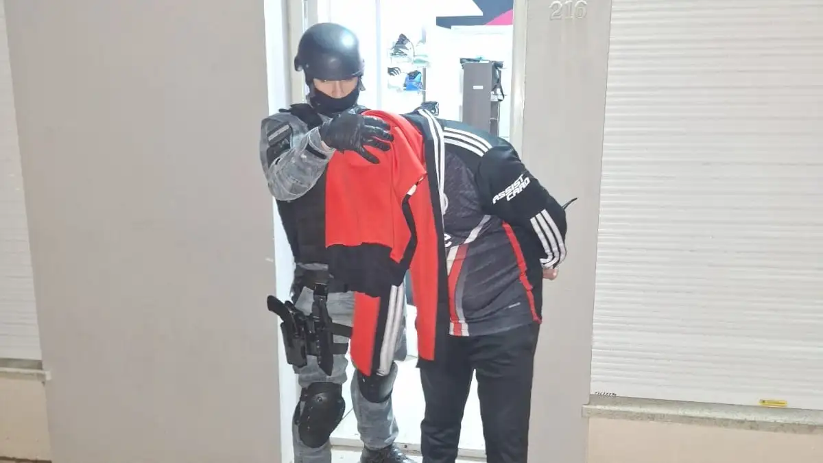 El hombre fue detenido tras la incautación 251 dosis de cocaína.