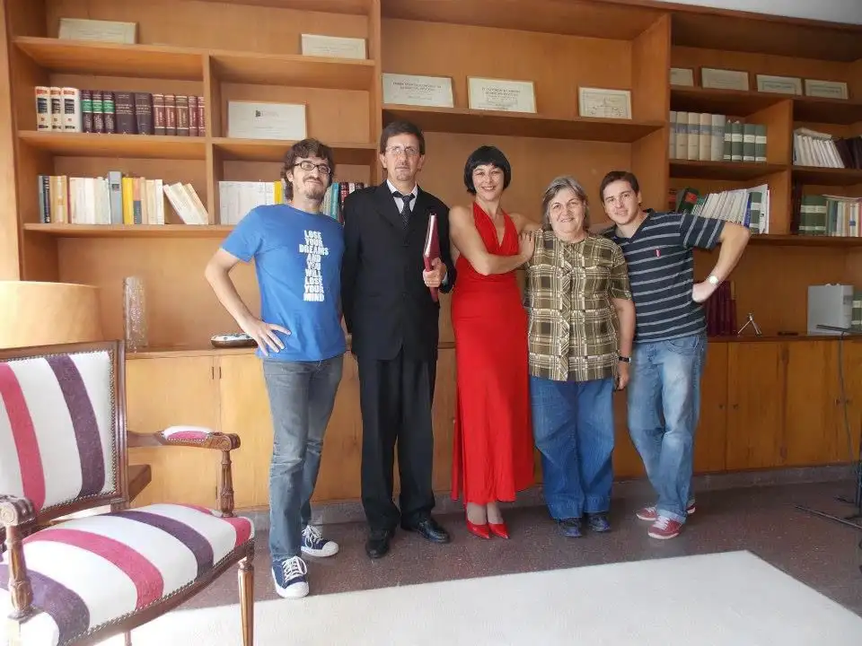 Gabriel Zarich junto a parte del elenco de Opereta Venadense.