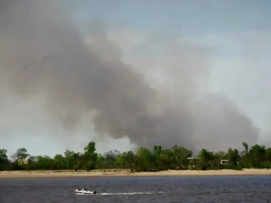 Vecinos rosarinos amanecieron bajo una densa nube de humo.