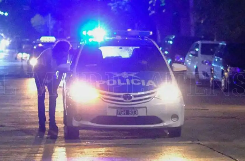 Aprehendieron a un menor que apedreó y golpeó a la policía