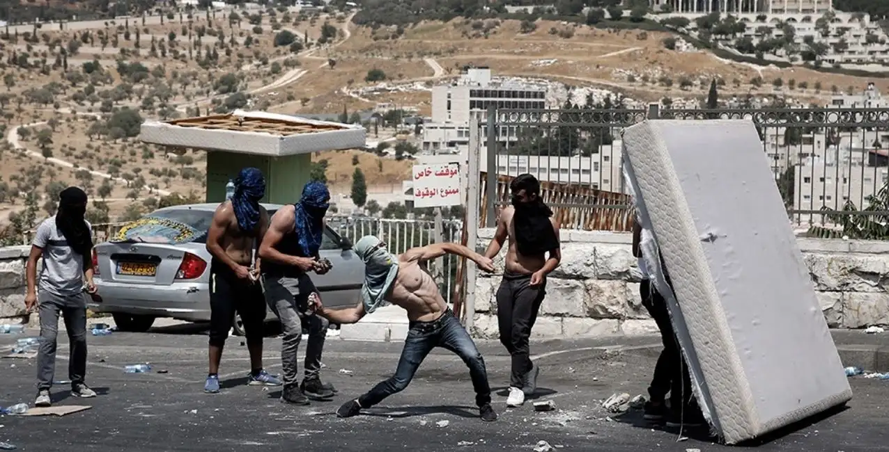 Choques entre palestinos y tropas en Cisjordania y Jerusalén: balas, gases y heridos