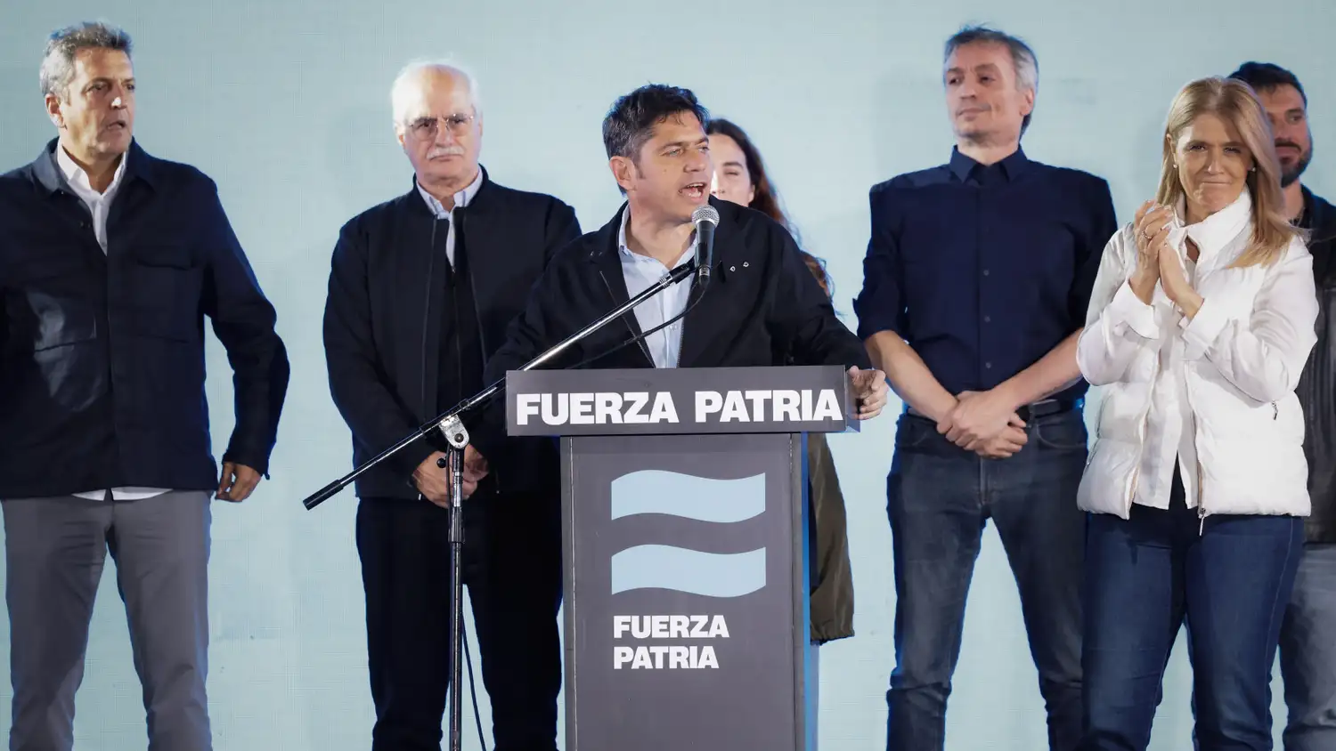 El acto marcó el cierre de una jornada electoral en la que el peronismo bonaerense buscó consolidar su papel como principal fuerza opositora al Gobierno nacional.