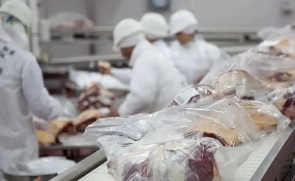 China detecta coronavirus en envases de carne de Argentina