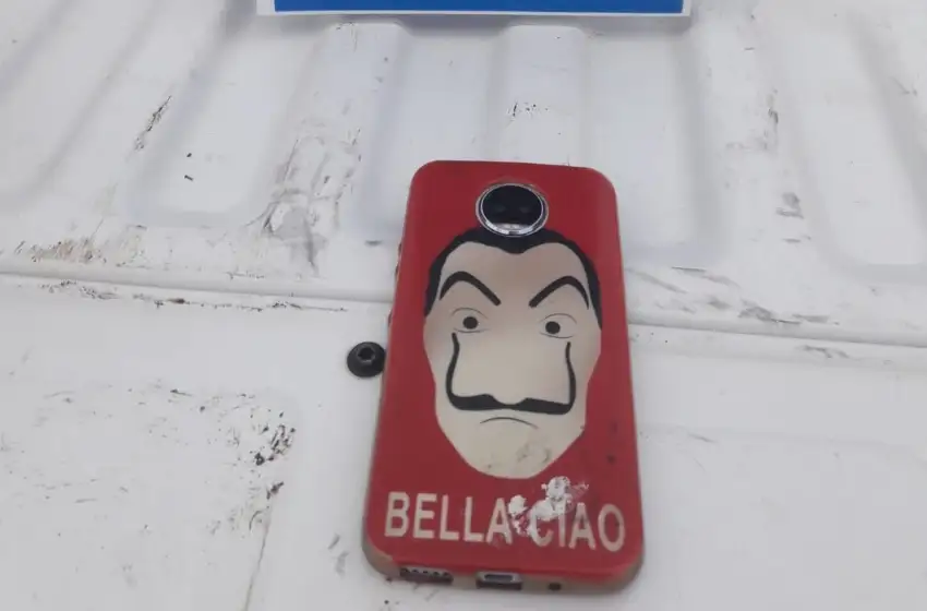 Lo golpearon para robarle las zapatillas y un celular