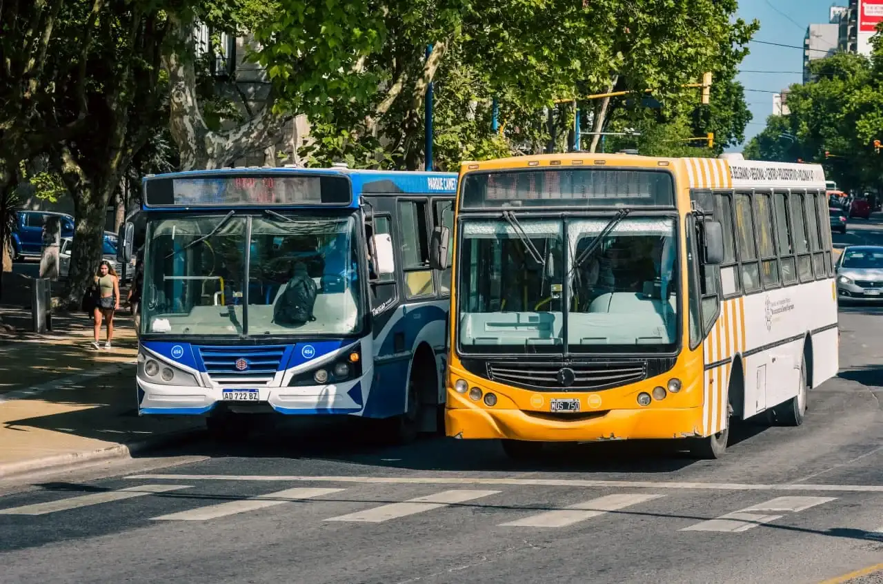 Alerta en el transporte: en una semana, dos colectivos perdieron las ruedas en Mar del Plata