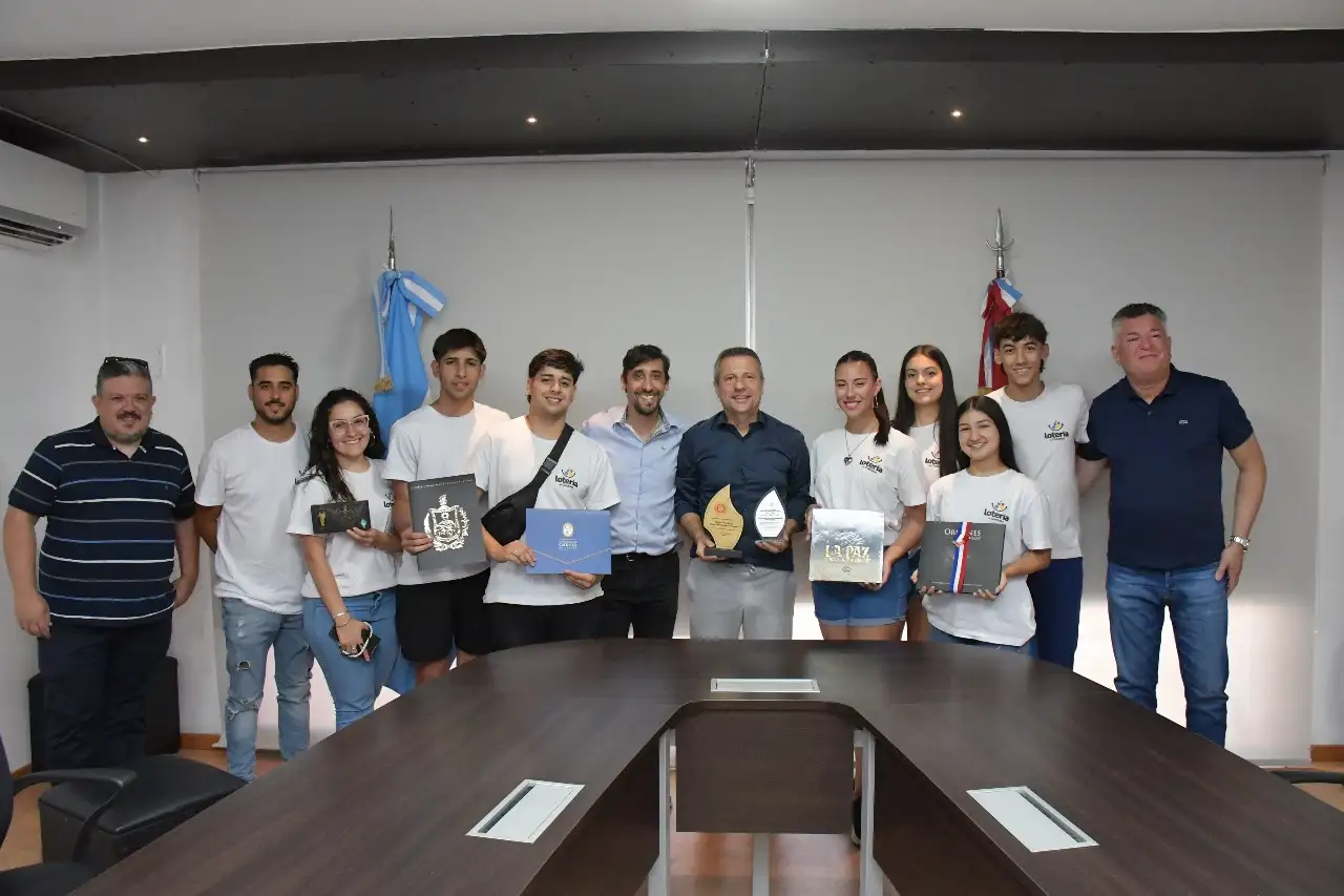 El elenco juvenil de la Escuela Municipal de Danzas Folklóricas representó al país en Bolivia