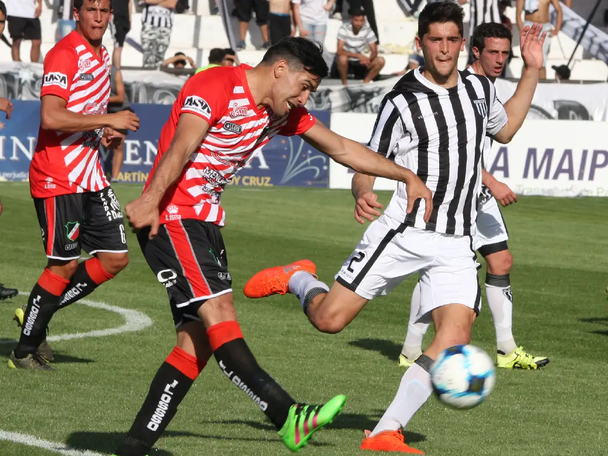 “Conforma la mejor dupla central del Federal”