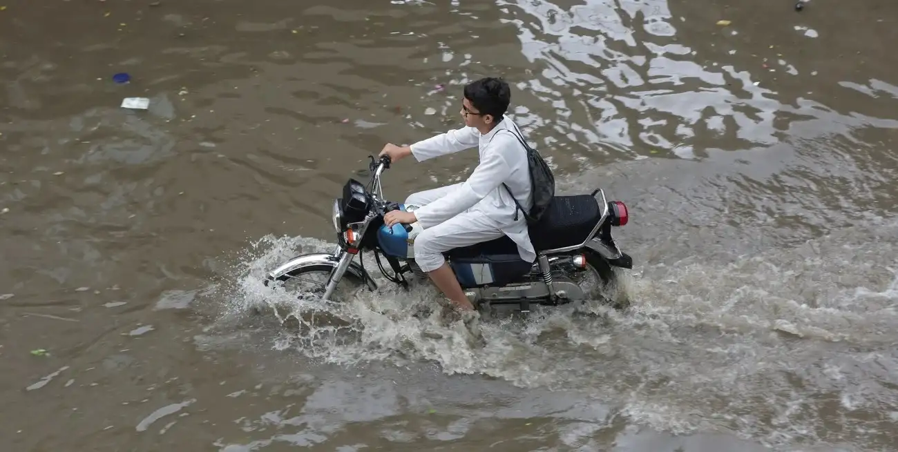Lahore (Pakistán) bajo el agua el miércoles 9 de julio. Reuters