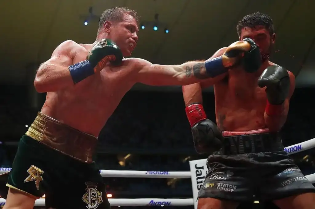 Canelo Álvarez ganó, pero los fanáticos lo liquidaron en las redes