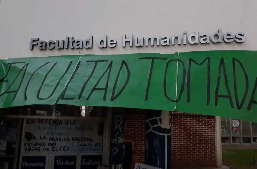 Buscan ampliar las tomas a otras facultades y escuelas marplatenses