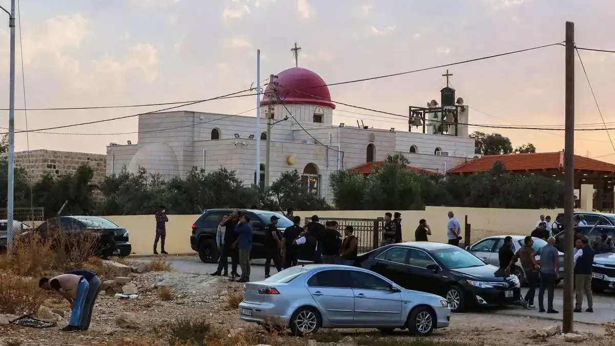 Terror en Jordania: atacaron a tiros una iglesia cristiana durante un funeral.