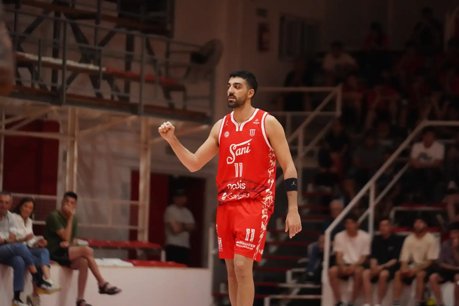 Lambrisca fue una de las figuras del partido.
