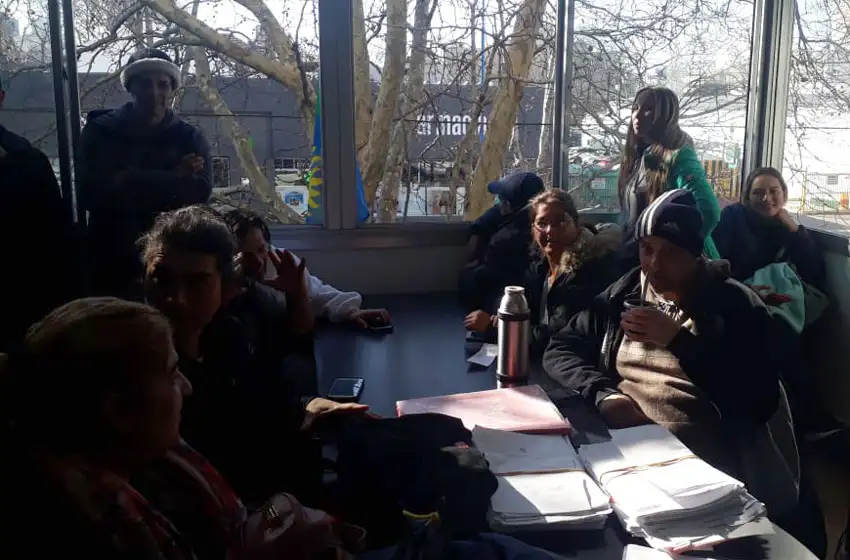 Fileteros ocuparon el Ministerio por demoras en el pago 